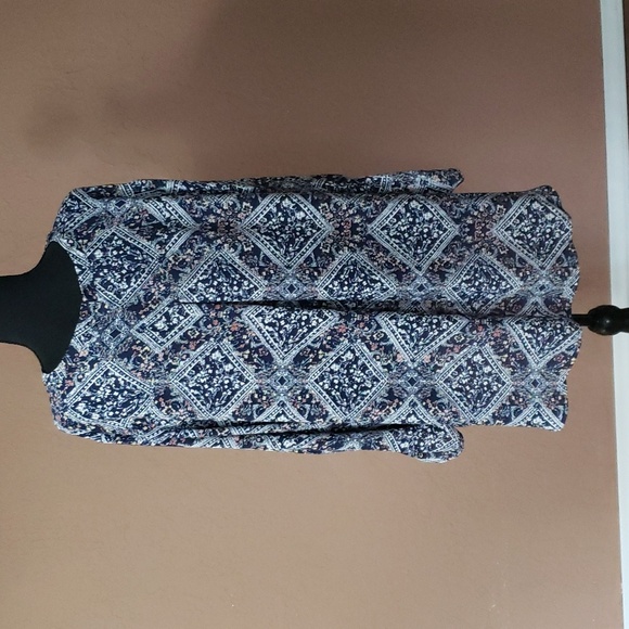 Maurices Navy Blue Blouse with Floral Design and Pocket 3X - Picture 3 of 7